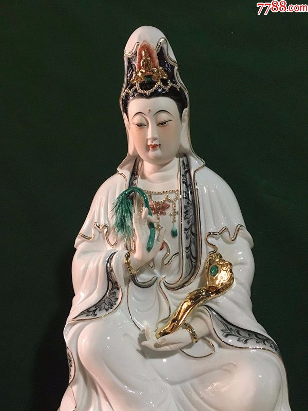 精美潮彩观音菩萨摆件落款