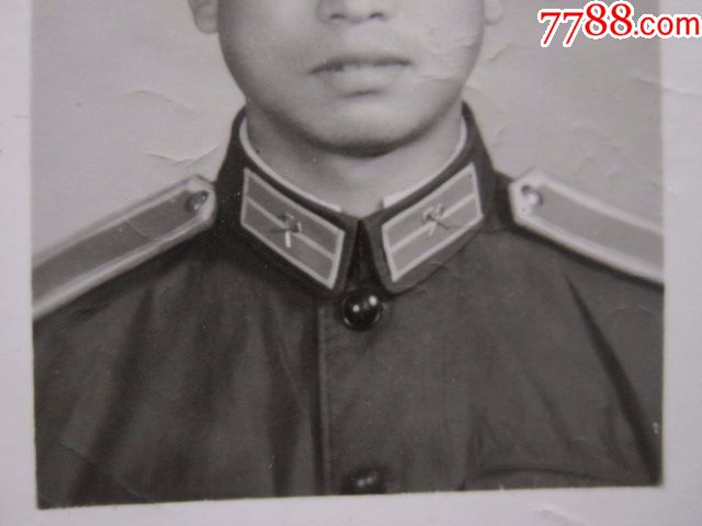 佩戴58工程兵学员领章军衔军人照片一张