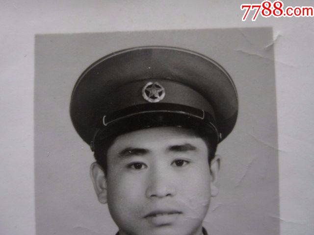 佩戴58工程兵学员领章军衔军人照片一张