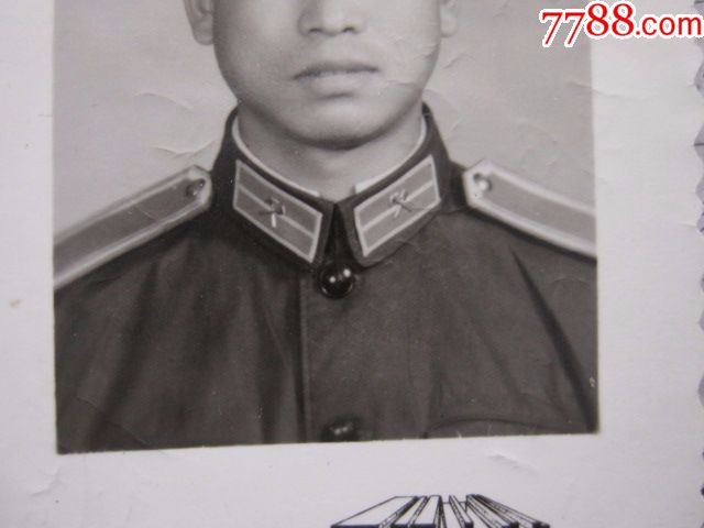 佩戴58工程兵学员领章军衔军人照片一张