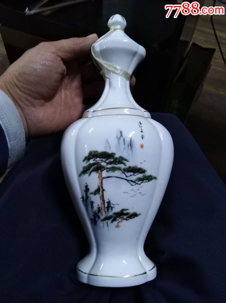 白酒瓶子