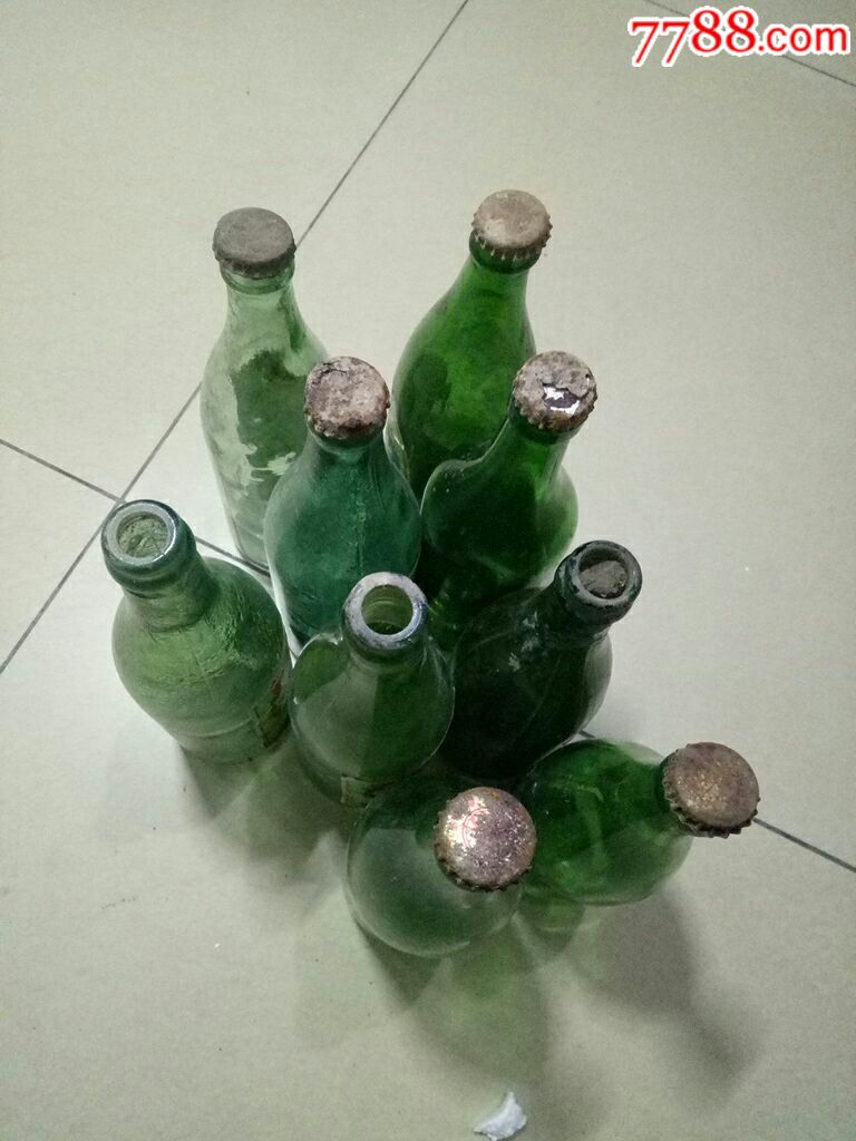 诚转一组酒瓶