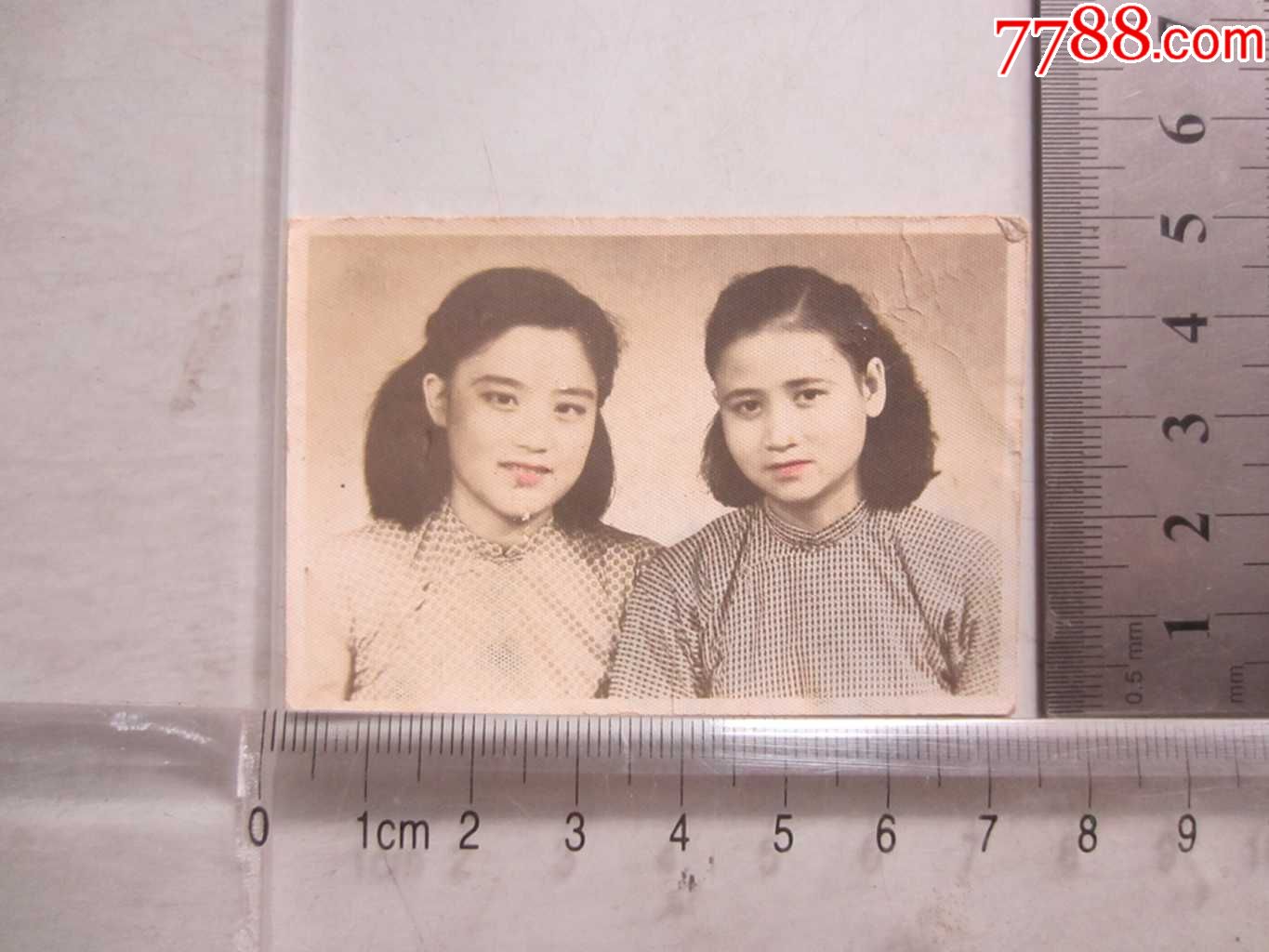 美女合影(老照片)