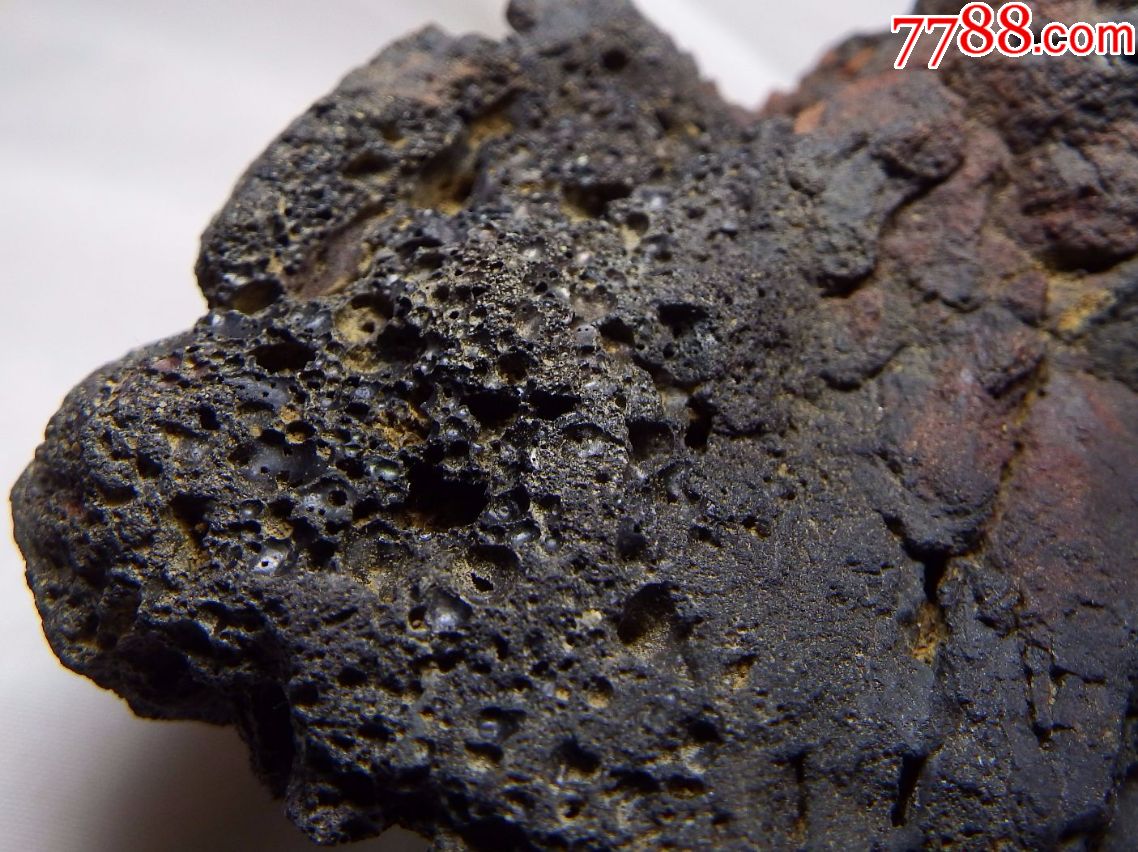 珍稀多元素陨石(有磁)重132克.