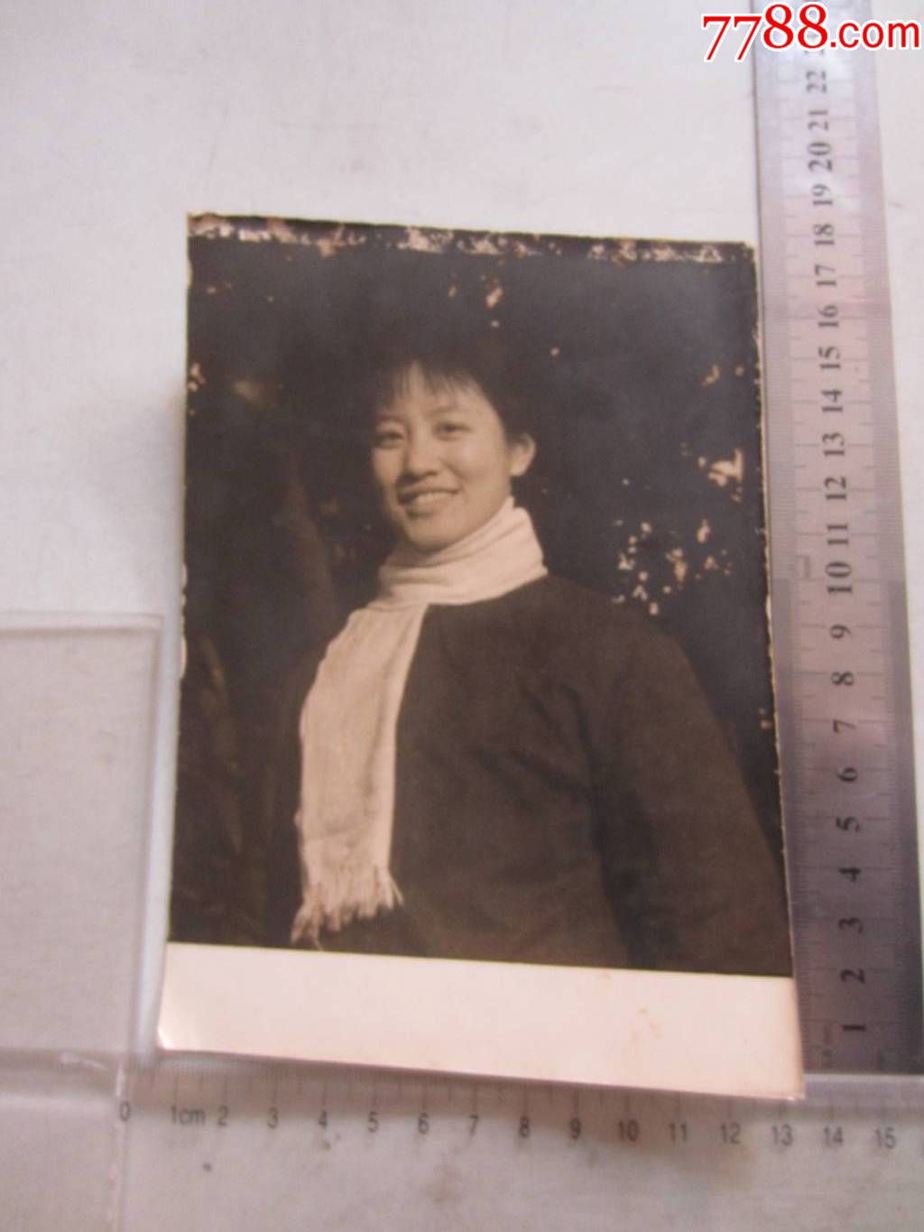 知识女青年留影(老照片)