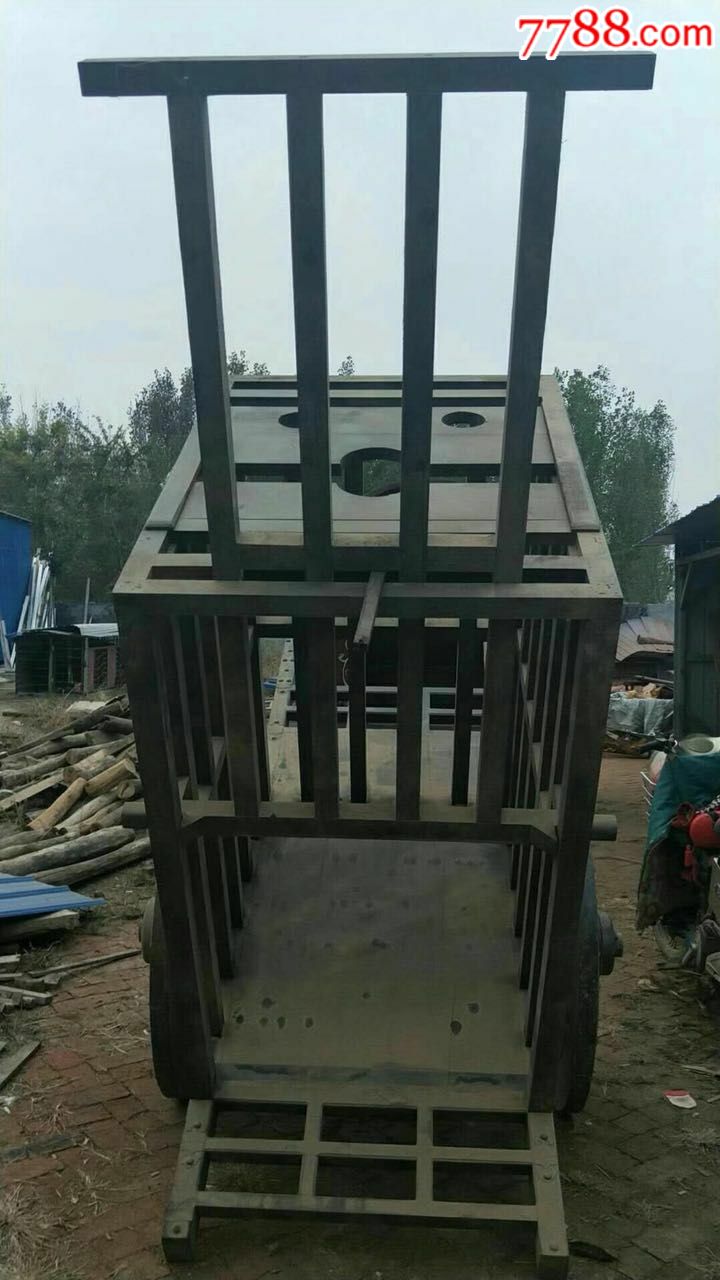 拉犯人的囚车