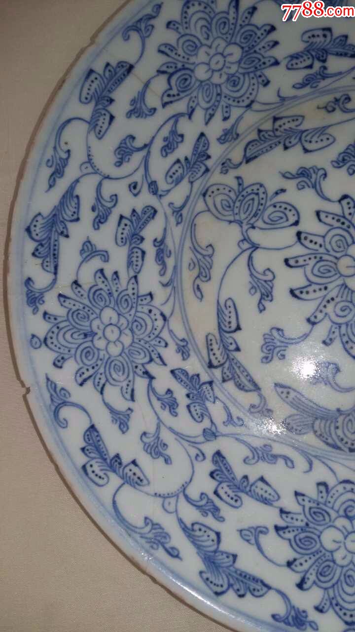 青花缠枝莲纹盘子