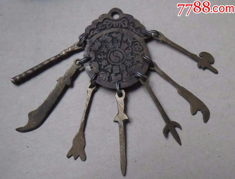 清朝十二生肖八卦兵器挂花钱1套,全兵器