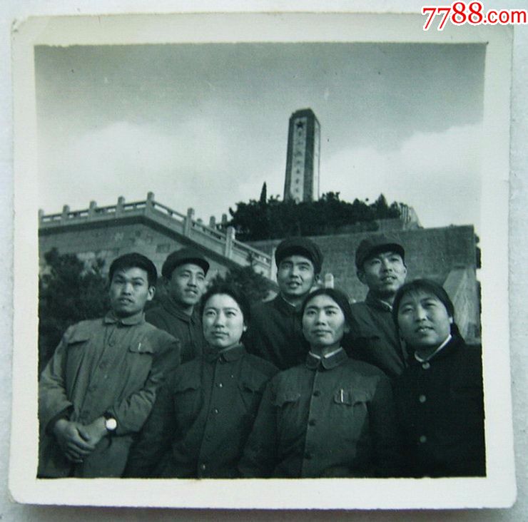 合影(本溪望溪公园纪念碑)_老照片_忘却的纪念【7788