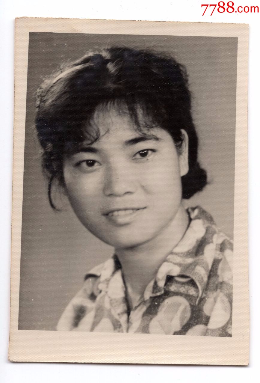 70年代美女老照片1张(尺寸约6.5*10厘米)