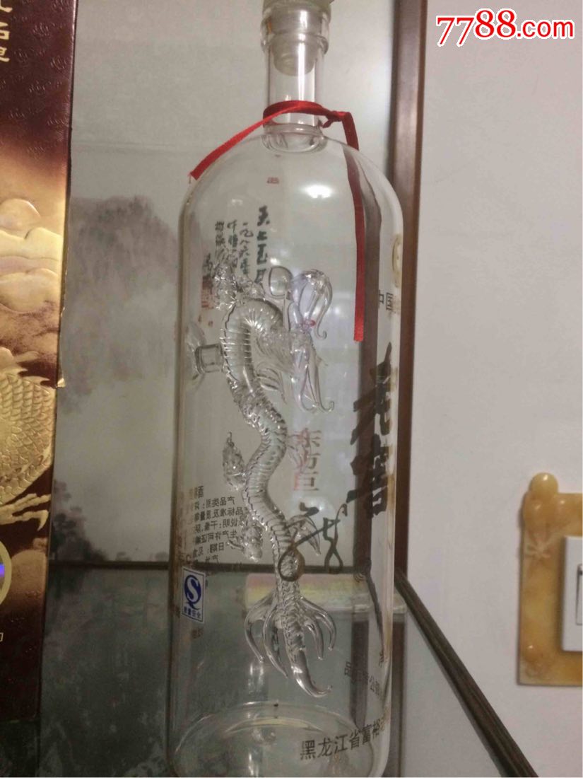 东方巨龙--富裕老窖酒瓶