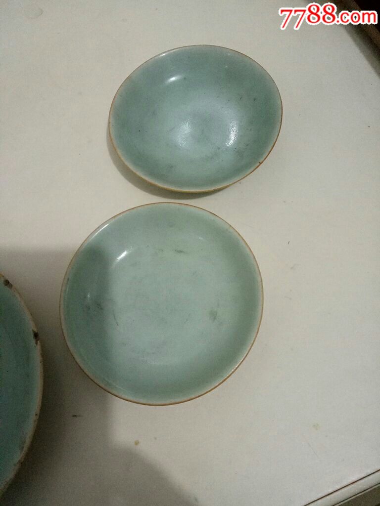 一组豆青碗