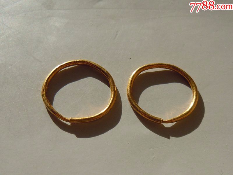 金耳环一对3.9克!