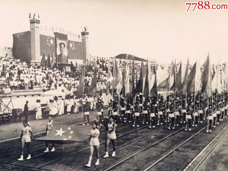 青岛1956年全国第一届少年体育运动大会一组老照片三张.
