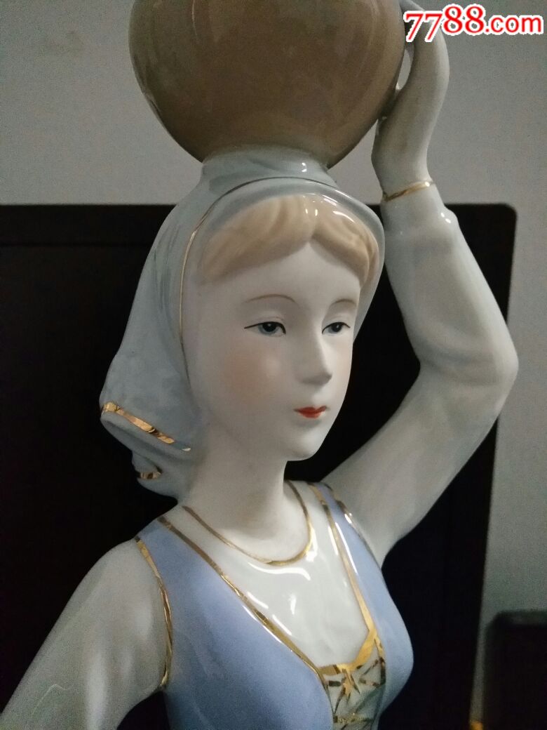 顶罐少女人物瓷塑摆件