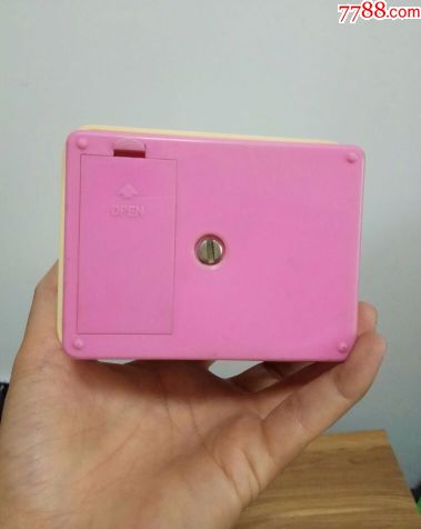 老存钱罐---放上电池小人会亲嘴的