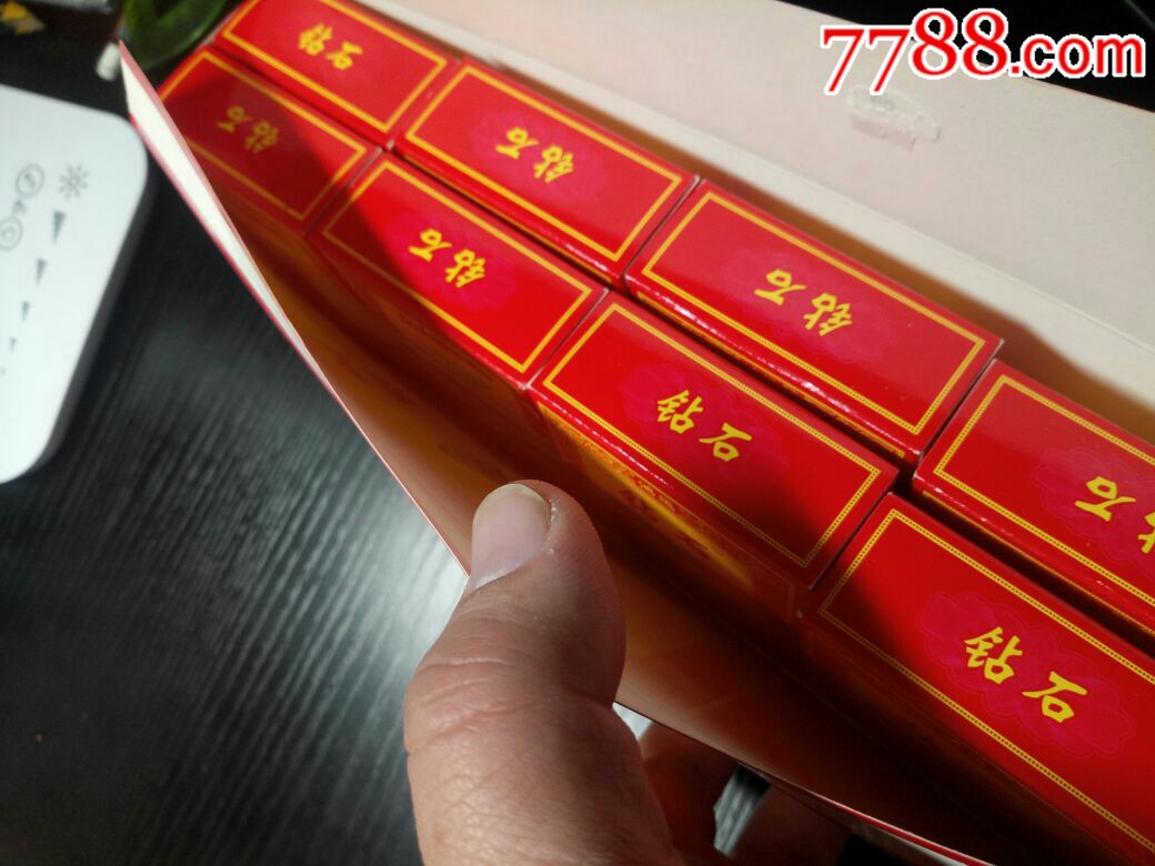 一条10个空烟盒
