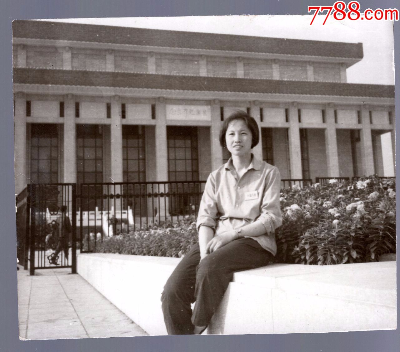 70年代美女老照片1张(尺寸约8*9.5厘米)