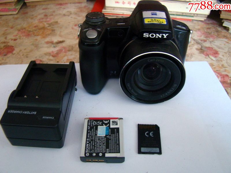 索尼15x数码相机(功能正常)带卡,电池,充电器