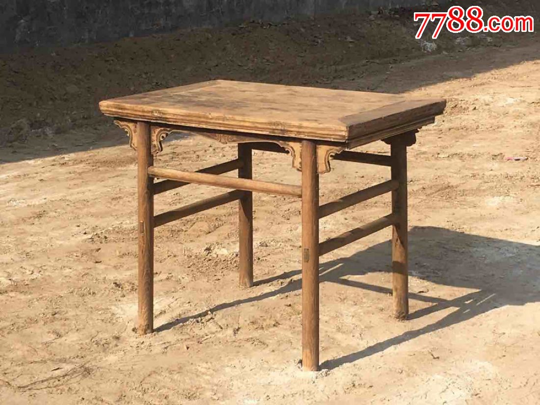 清代供桌，壶门特殊，造型少见，原装无修，木质榆木，长长100，宽68，高83，