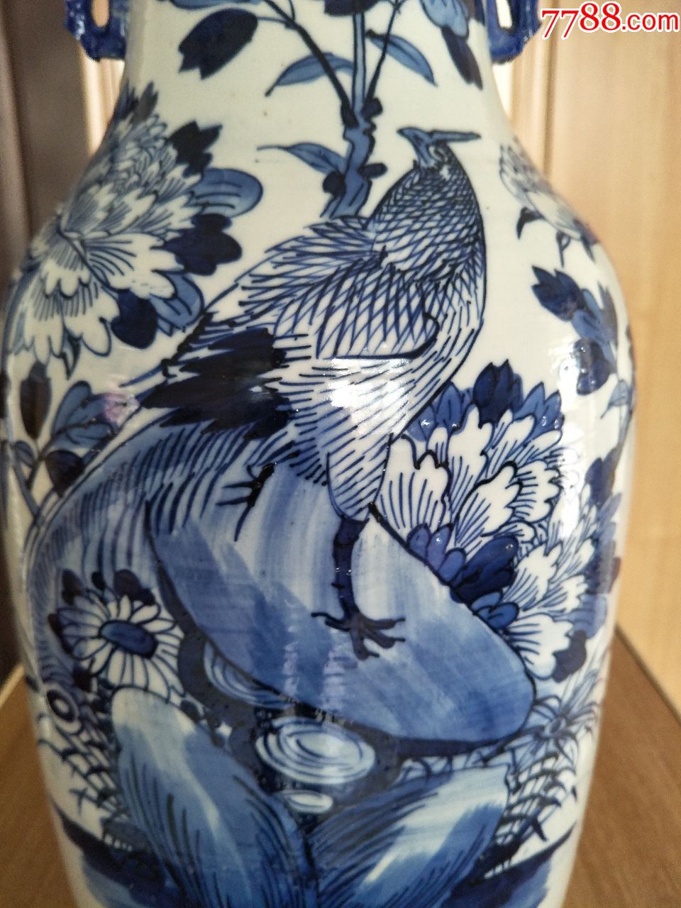 清代青花凤凰戏牡丹胆瓶一只包老包快.画工精美.43.5厘米