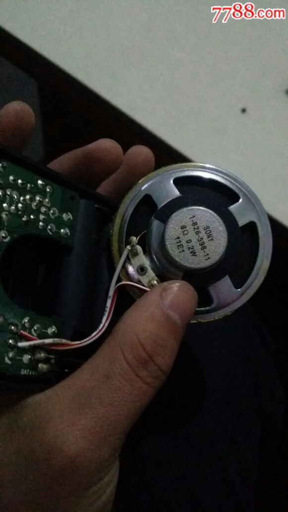 正常使用的FC游戏机加一盘全新三国志游戏卡