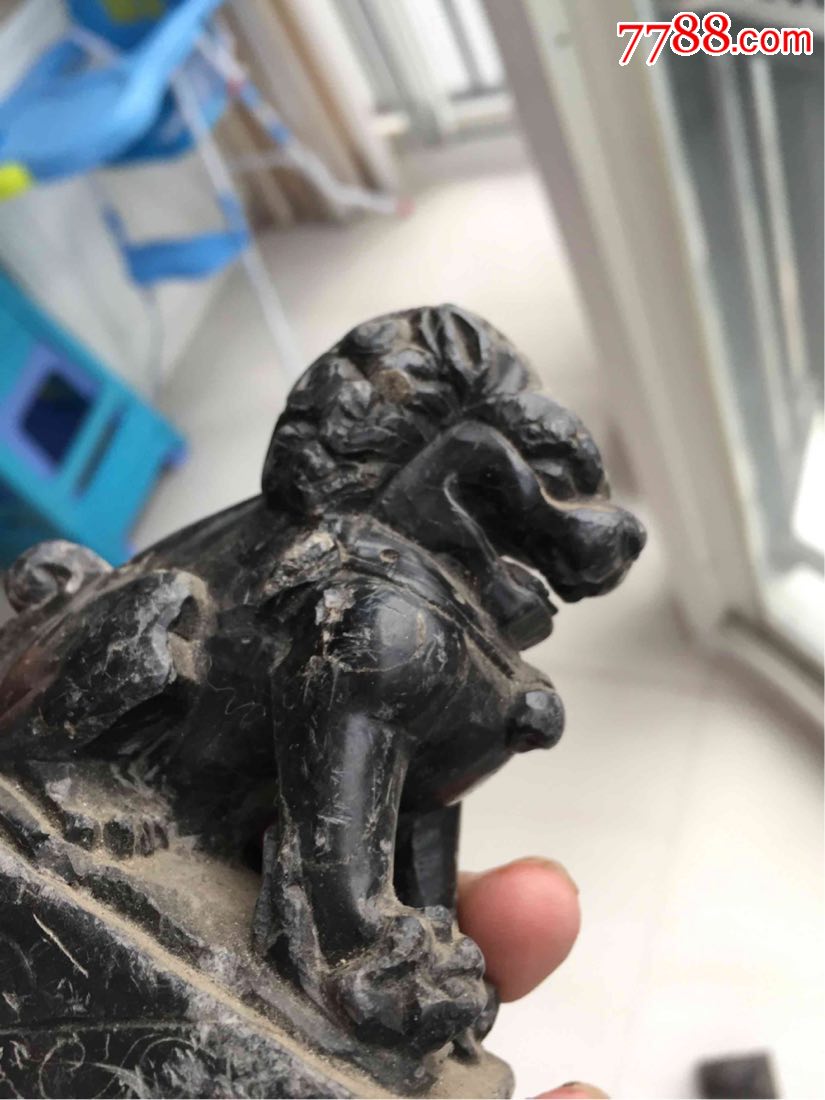 清代墨金石狮子