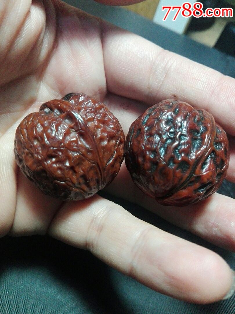 老皮壳手玩核桃
