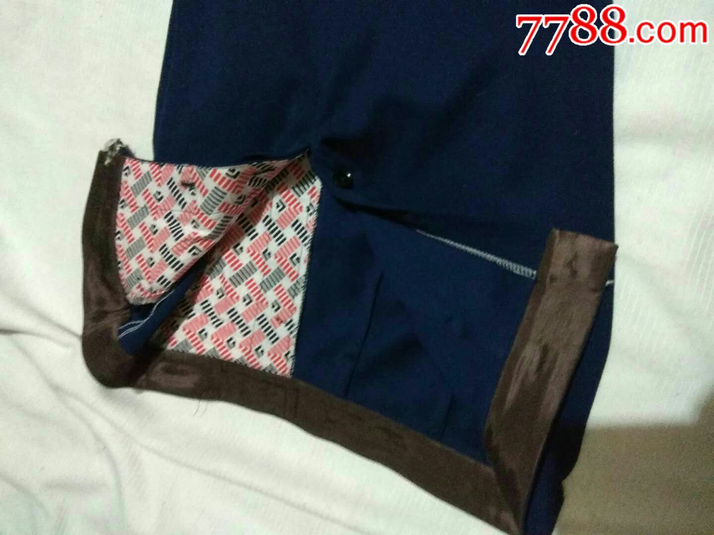 旁开门裤子