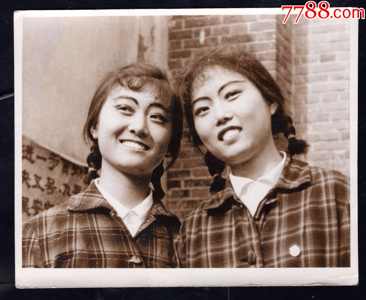 80年代大辫子美女老照片1张(尺寸约9*11厘米)