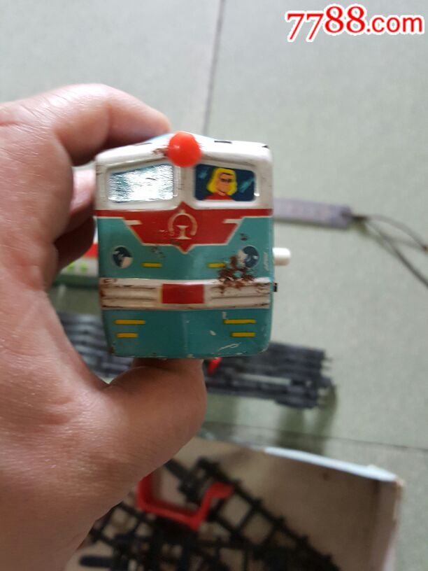 老式铁皮火车玩具