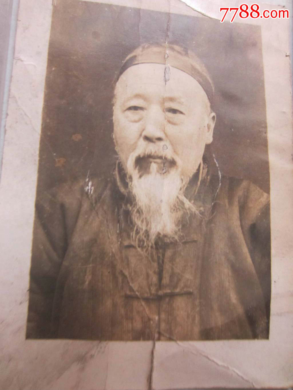 长胡须老人留影(老照片)