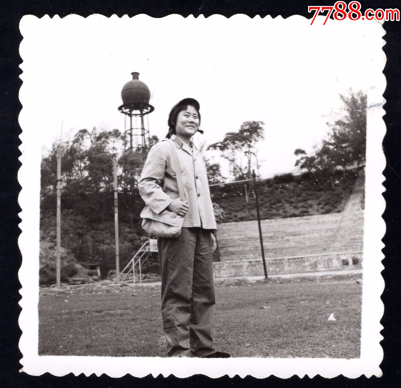 70年代美女老照片1张(尺寸约6*6厘米)