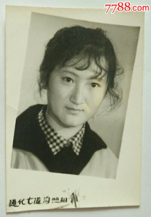 七十年代老照片一美女半身照