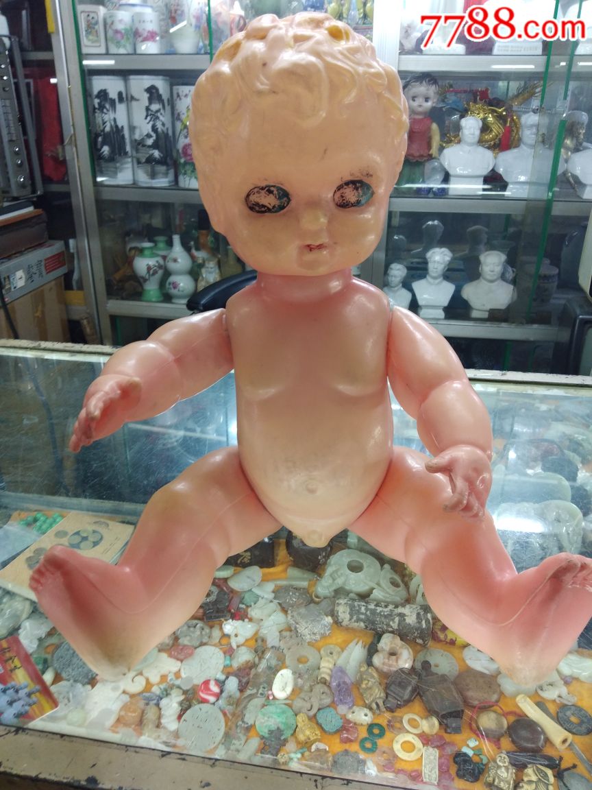 超大塑料娃娃