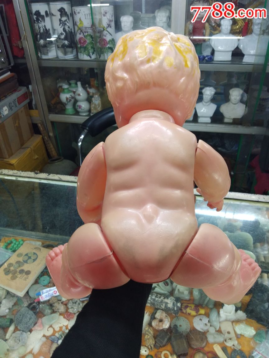 超大塑料娃娃