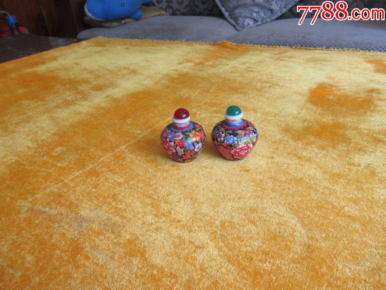 底款乾隆年制百花不露地料器鼻烟壶一对(完美品相)