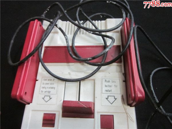 上世纪80-90年代电视游戏机集配件一组