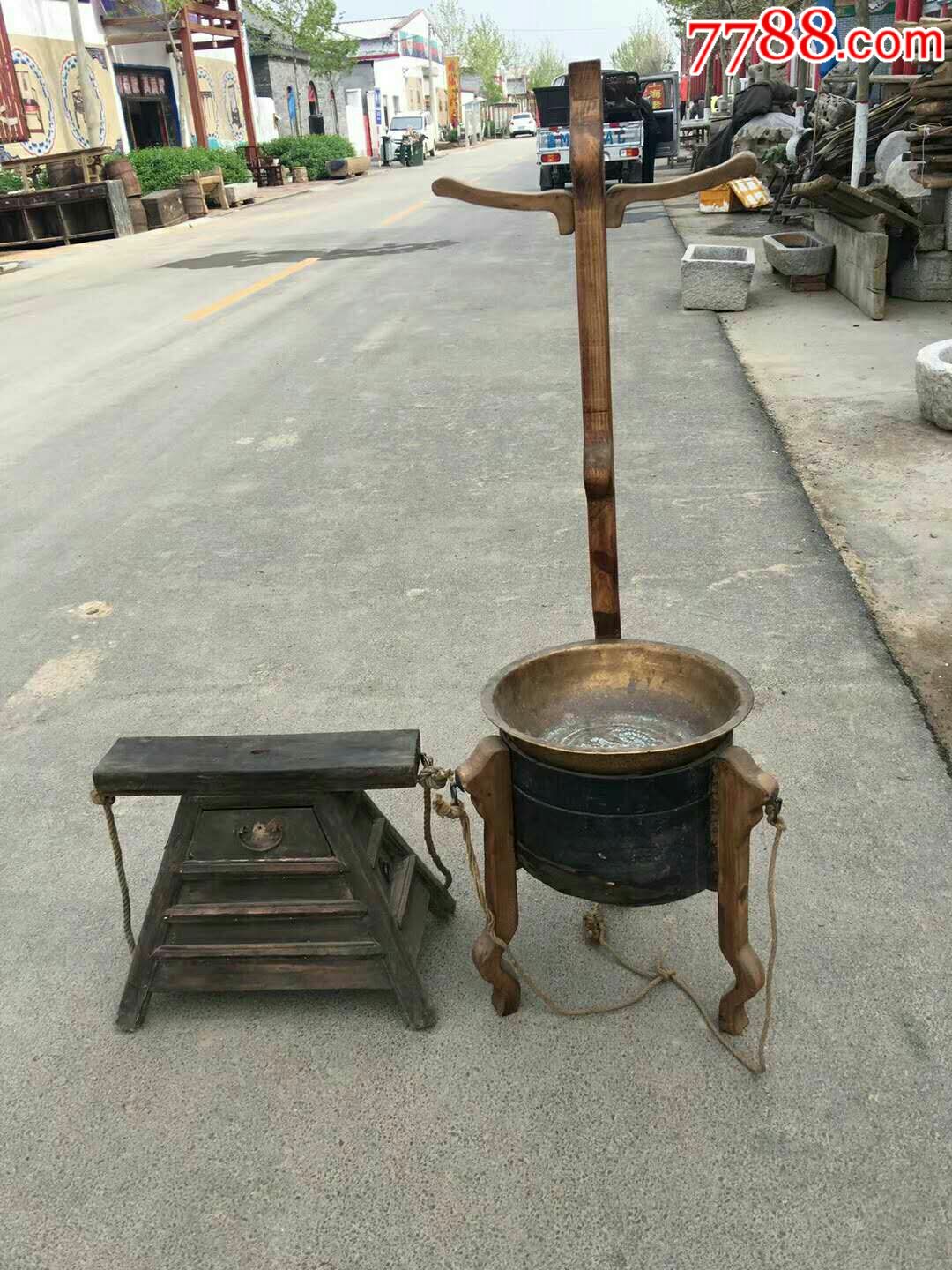 民国时期的理发挑子.