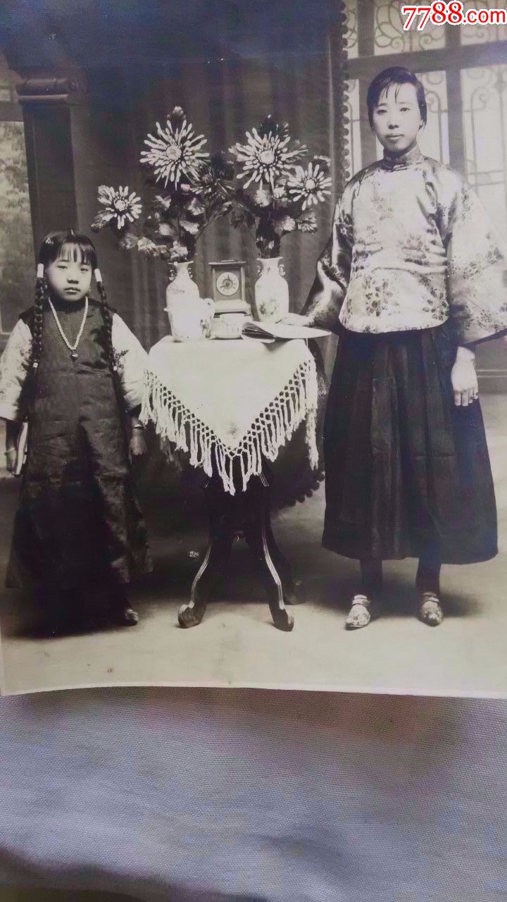 清末美女老照片品相完美母子小脚