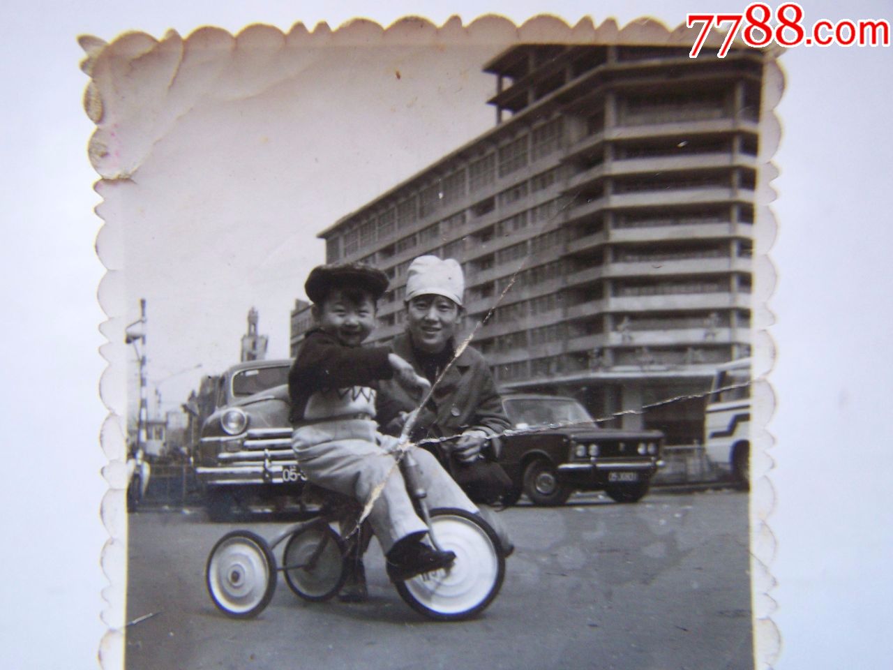 八十年代,老照片,小朋友骑单车好开心啊,点图可