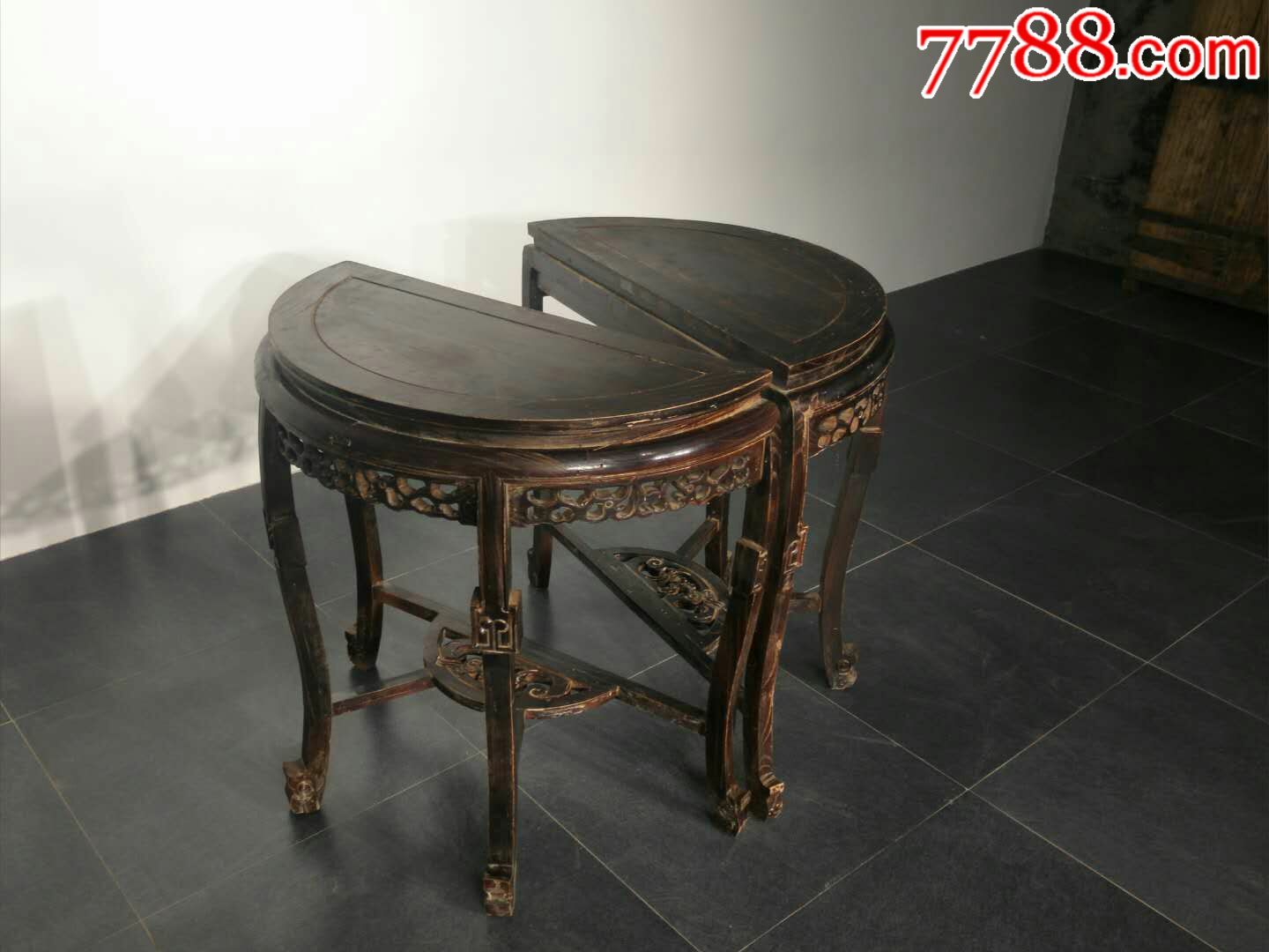 圆桌带秀墩,材质:紫榆木,可分开靠墙摆设,用餐打