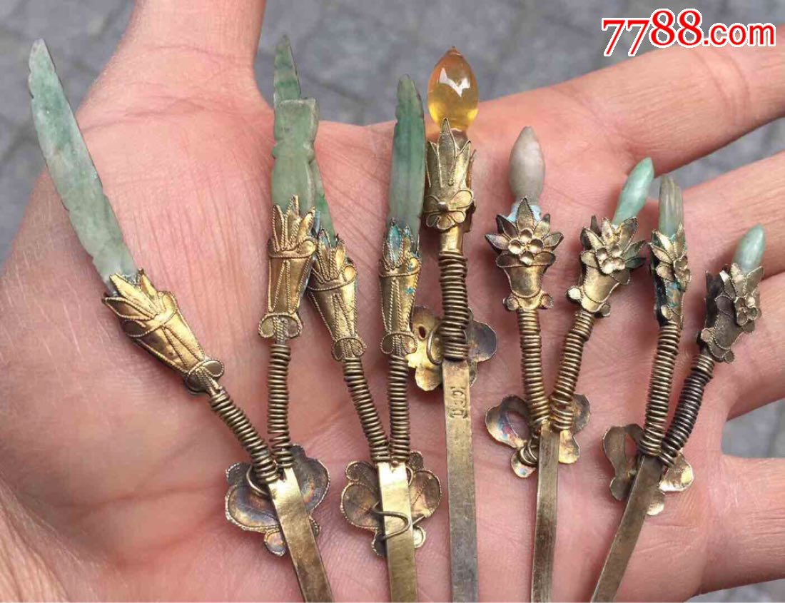 鎏金蝶恋花镶翡翠步摇钗