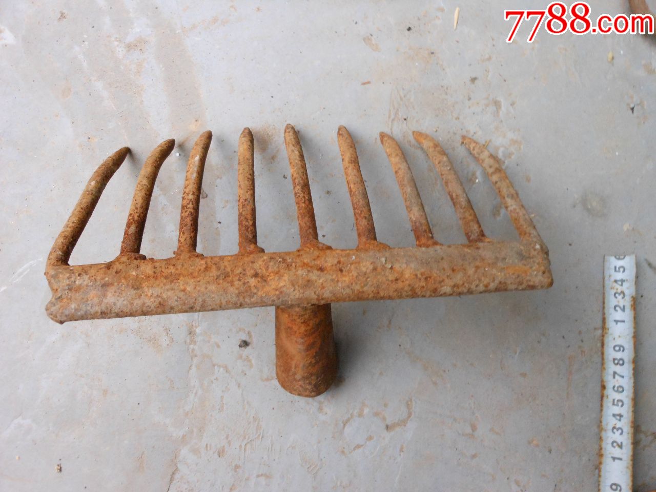 农具;钉耙搂地使用的铁耙子28厘米*17厘米*12厘米
