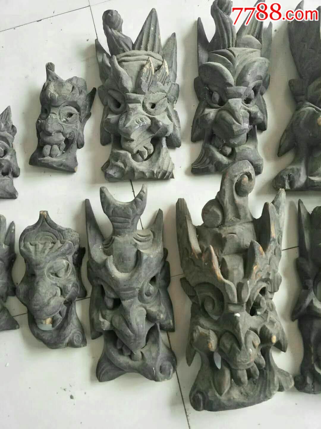 下乡淘来的楠木兽脸面具一套