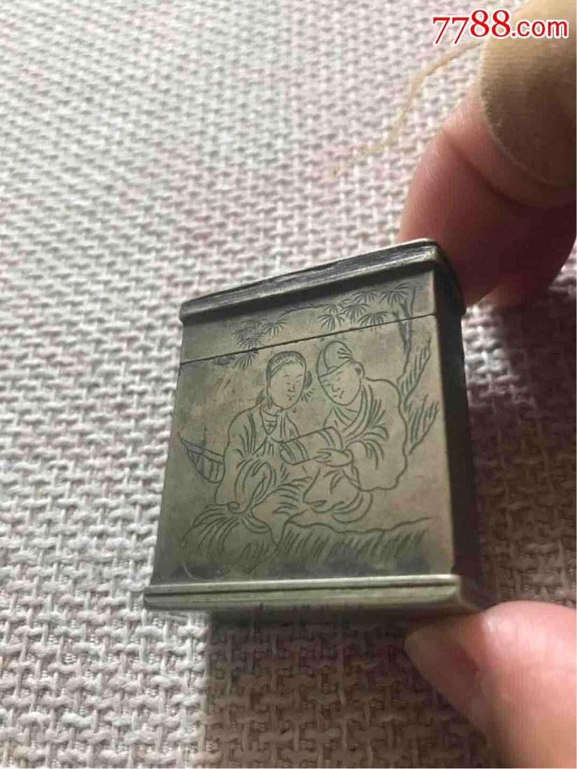 清代白铜人物烟膏盒