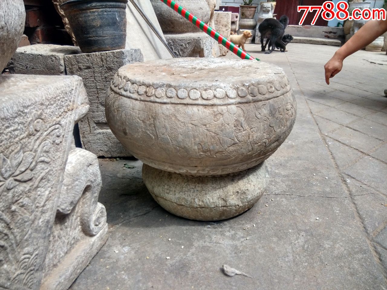 一个清代大号雕花石鼓