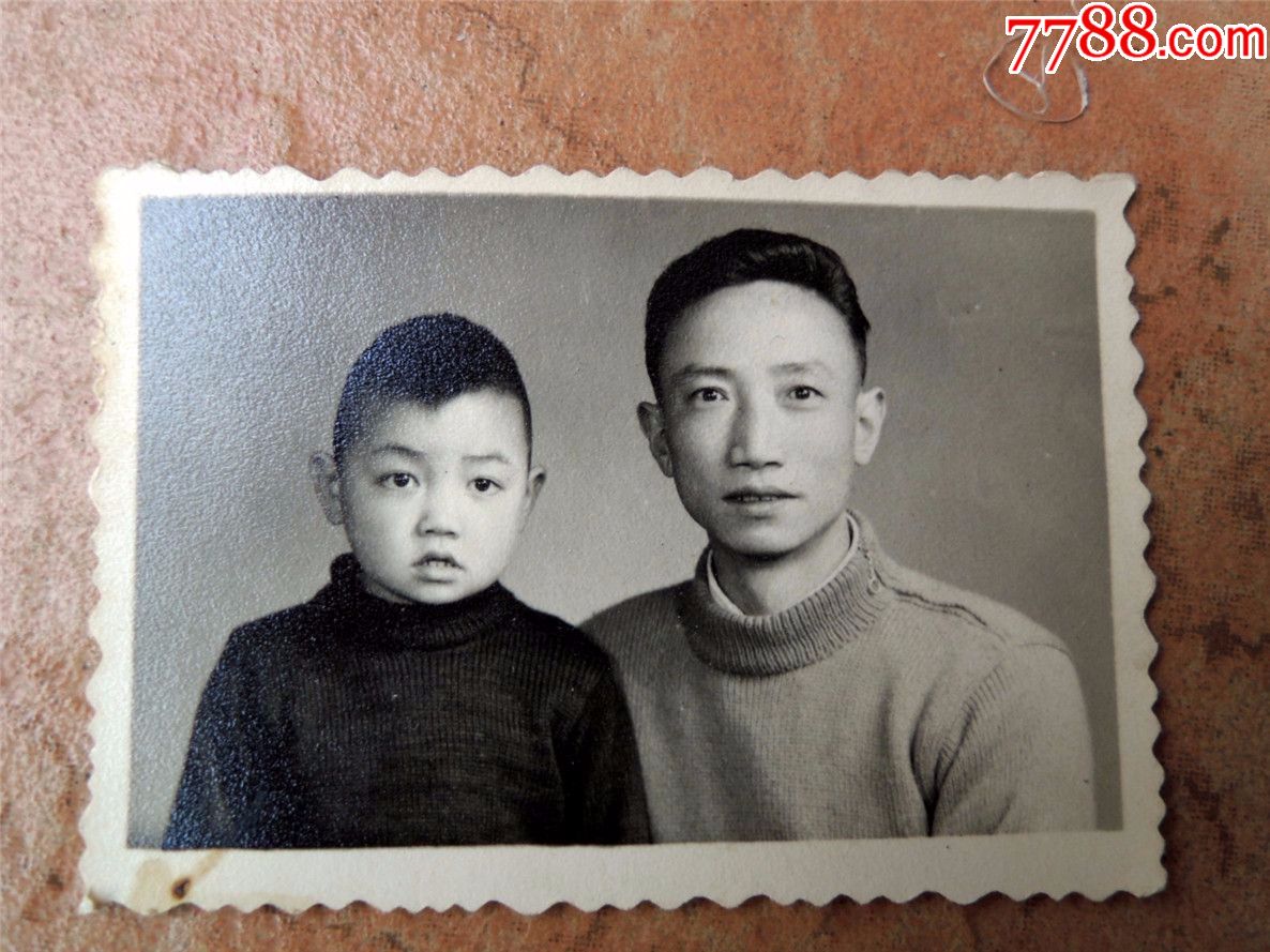老照片收藏18060260年代帅气父子情深合影725cm