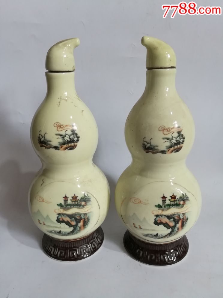 葫芦形山水图酒瓶一对