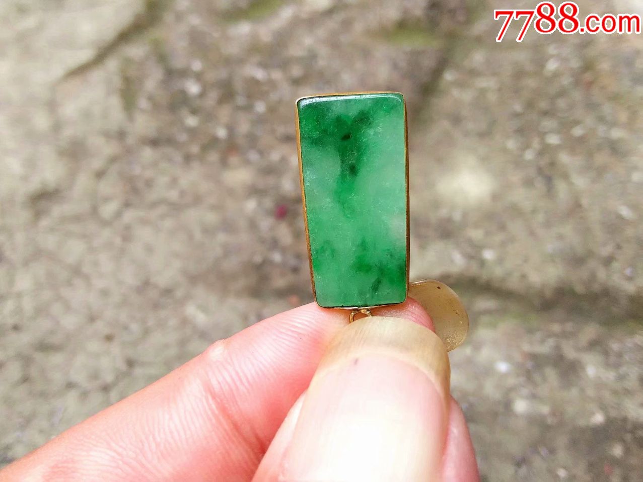 镶嵌方形翡翠吊坠